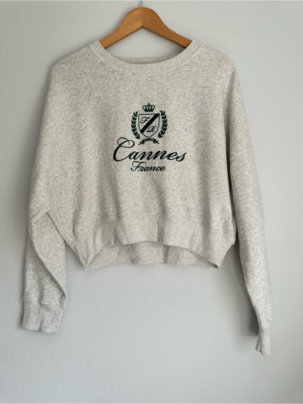 Abercrombie & Fitch gray Sweatshirt with green Logo